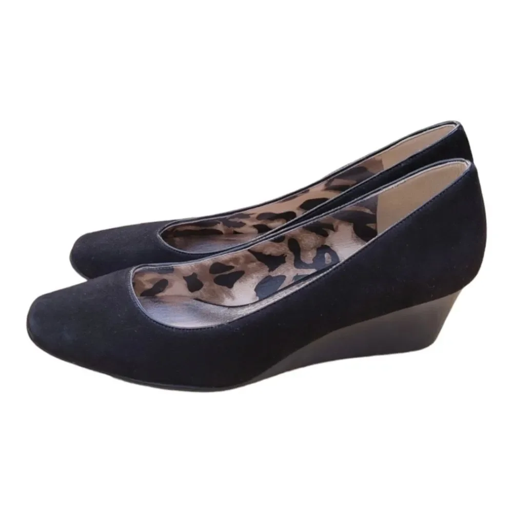 Caressa Quaye ‎ Suede wages in size 8.5